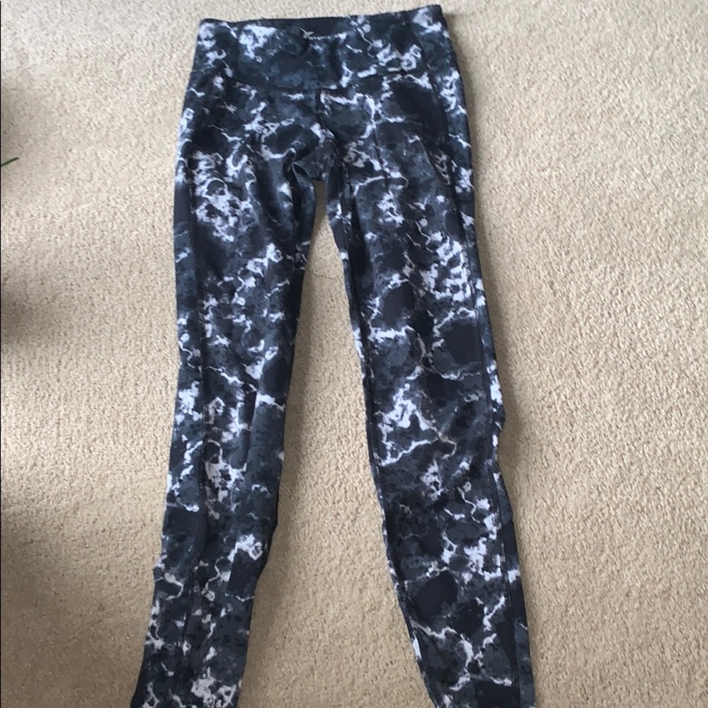 tiedye black and white leggings. size small